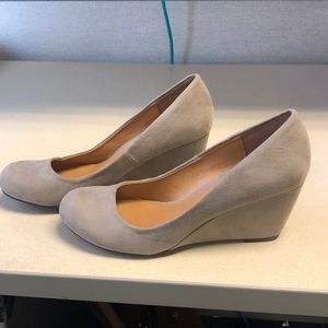 Suede pump wedges!